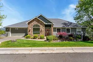 2229 SE Linden Ln, Grants Pass, OR 97527 - Photo 2