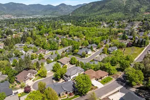 2229 SE Linden Ln, Grants Pass, OR 97527 - Photo 54