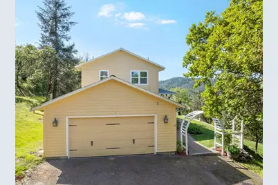 2875 Mel Lowe Lane, Medford, OR 97501 - Photo 8