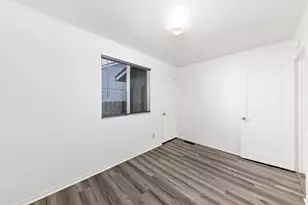 858 E 9th St, Medford, OR 97504 - Photo 10