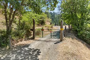 18505 E Evans Creek Rd, Rogue River, OR 97537 - Photo 8