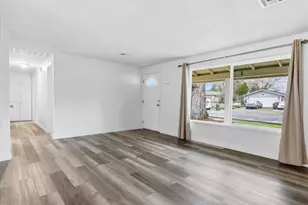 1687 Lillian St, Medford, OR 97501 - Photo 4