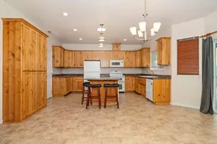 1634 NW F St, Grants Pass, OR 97526 - Photo 2