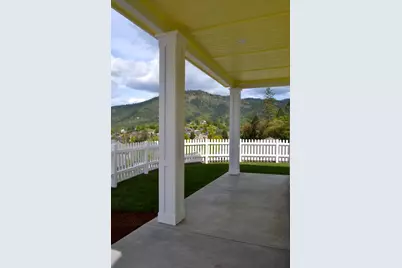 2181 SE Wyndham Way, Grants Pass, OR 97527 - Photo 2
