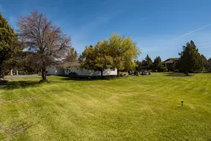 64950 Glacier View Dr, Bend, OR 97703 - Photo 34