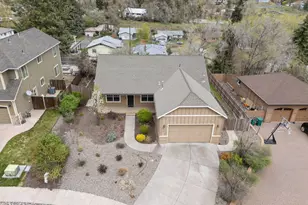635 Wildland Dr, Klamath Falls, OR 97601 - Photo 2