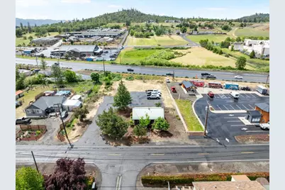 10744 Highway 62, Eagle Point, OR 97524 - Photo 16