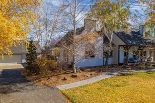 67076 Sunburst St, Bend, OR 97703 - Photo 2