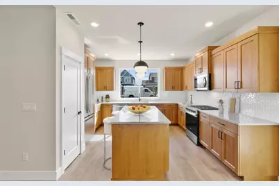 3966 NE Oakside Loop, Bend, OR 97701 - Photo 4