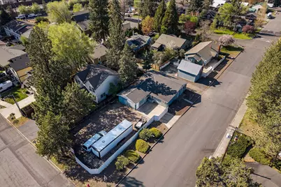 195 SE Roosevelt Avenue, Bend, OR 97702 - Photo 46