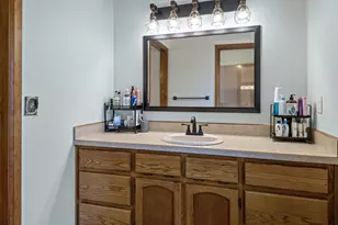 17235 S Century Dr, Bend, OR 97707 - Photo 36