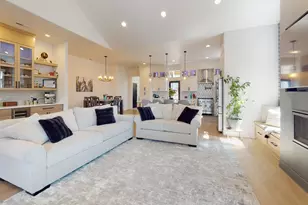 282 W Lundgren Mill Dr, Sisters, OR 97759 - Photo 2