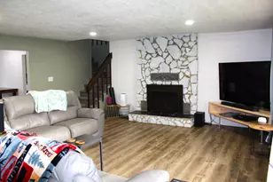 2003 Carlson Dr, Klamath Falls, OR 97603 - Photo 4