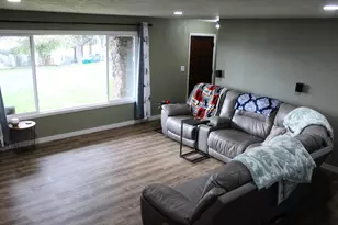 2003 Carlson Dr, Klamath Falls, OR 97603 - Photo 6