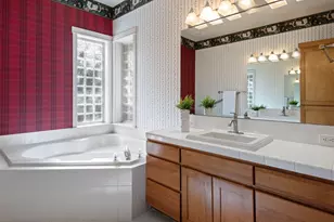 1047 NW Milton Ct, Bend, OR 97703 - Photo 20