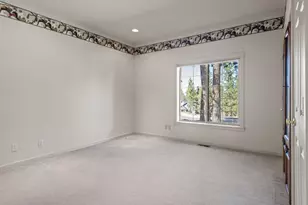 1047 NW Milton Ct, Bend, OR 97703 - Photo 22