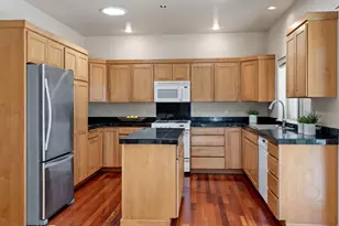 1047 NW Milton Ct, Bend, OR 97703 - Photo 12