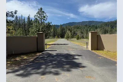 4697 E Evans Creek Road, Rogue River, OR 97537 - Photo 1