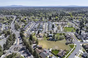 2640 NE 8th St, Bend, OR 97701 - Photo 12