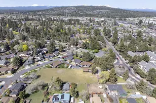 2640 NE 8th St, Bend, OR 97701 - Photo 4