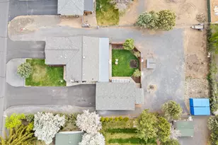 61556 Twin Lakes Loop, Bend, OR 97702 - Photo 28