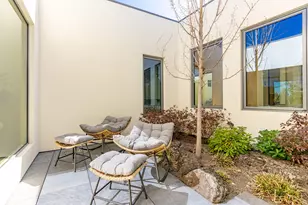 61913 Hosmer Lake Dr, Bend, OR 97702 - Photo 10