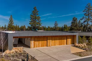 61913 Hosmer Lake Dr, Bend, OR 97702 - Photo 4