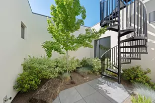 61913 Hosmer Lake Dr, Bend, OR 97702 - Photo 36