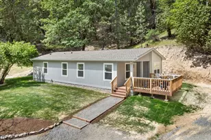 3995 E Evans Creek Rd, Rogue River, OR 97537 - Photo 2