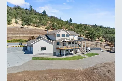 4002 Dry Creek Road, Medford, OR 97504 - Photo 2