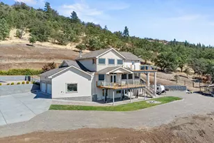 4002 Dry Creek Rd, Medford, OR 97504 - Photo 2