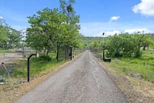 4002 Dry Creek Rd, Medford, OR 97504 - Photo 52