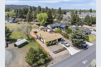 2667 NE Jones Road, Bend, OR 97701 - Photo 2