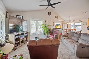 426 SE Cadet Ct, Grants Pass, OR 97527 - Photo 6