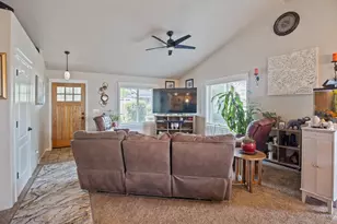 426 SE Cadet Ct, Grants Pass, OR 97527 - Photo 8