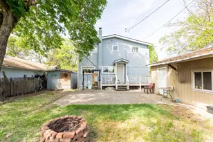 419 NW D St, Grants Pass, OR 97526 - Photo 34