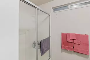 219 Kingsbury Dr, Grants Pass, OR 97526 - Photo 10