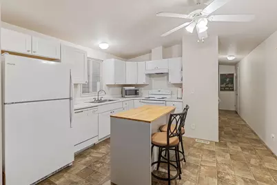 219 Kingsbury Drive, Grants Pass, OR 97526 - Photo 2