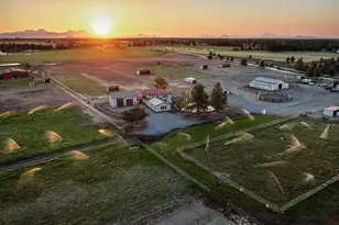 24166 Dodds Rd, Bend, OR 97701 - Photo 2