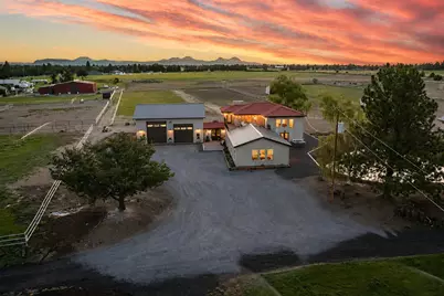 24166 Dodds Road, Bend, OR 97701 - Photo 2