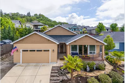 218 Cambridge Terrace, Eagle Point, OR 97524 - Photo 1