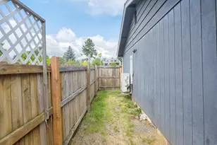 1129 SW Ballinger Dr, Grants Pass, OR 97526 - Photo 22