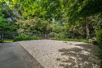 1126 NW Morgan Lane, Grants Pass, OR 97526 - Photo 32