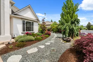 131 Bellerive Dr, Eagle Point, OR 97524 - Photo 2