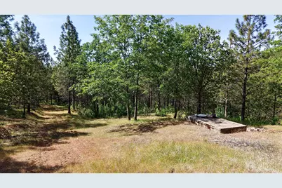 13007 Perry Road, Central Point, OR 97502 - Photo 8