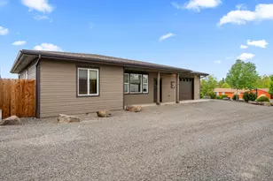 22 SE Hoff Ln, Madras, OR 97741 - Photo 2
