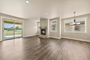 2528 NW Redwood Cir, Redmond, OR 97756 - Photo 8