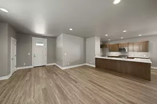 2525 NW Redwood Cir, Redmond, OR 97756 - Photo 10