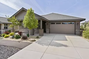 2366 NW Redwood Ave, Redmond, OR 97756 - Photo 2