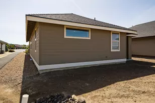 2633 NW Redwood Cir, Redmond, OR 97756 - Photo 4